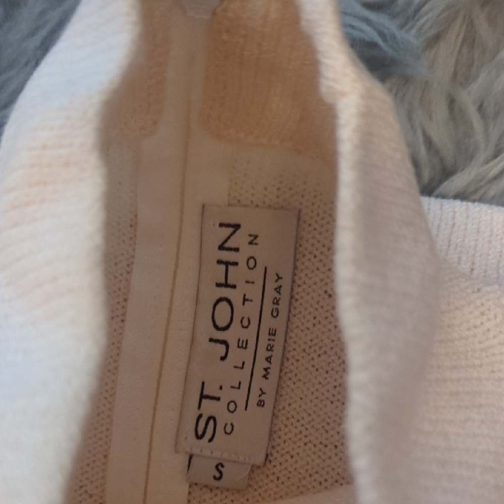 St. John Cream Turtleneck Sweater - Picture 3 of 4